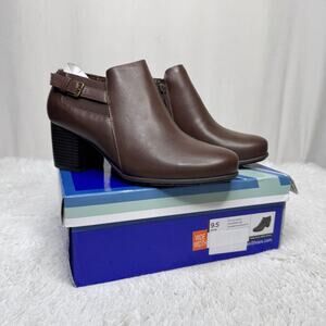 WHITE MOUNTAIN / Noah brown faux leather heeled ankle booties / 9.5 WIDE